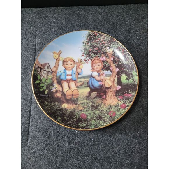Other - Vintage M.J. Hummel “Apple Tree Boy and Girl” Plate L5794